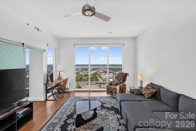 333 W Trade Street 2005, Charlotte, NC 28202