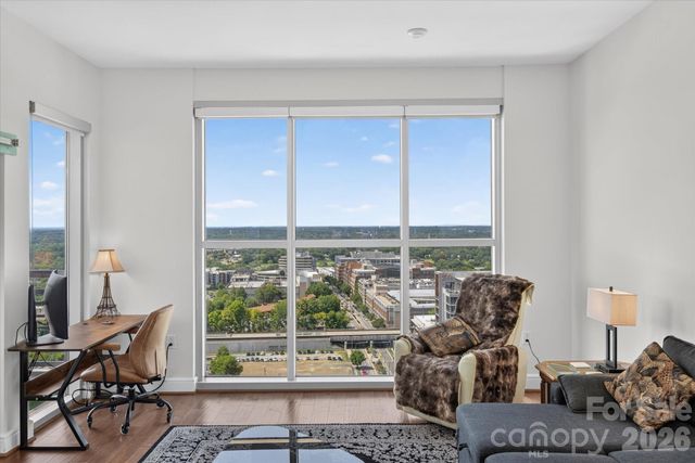 333 W Trade Street 2005, Charlotte, NC 28202