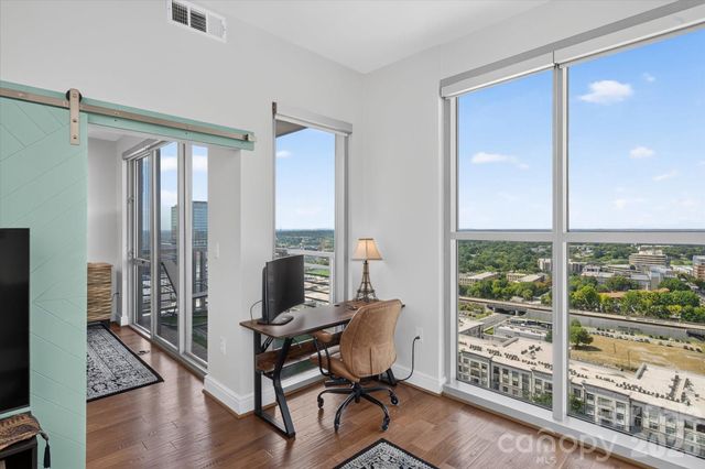 333 W Trade Street 2005, Charlotte, NC 28202