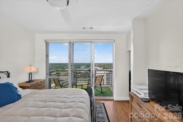 333 W Trade Street 2005, Charlotte, NC 28202