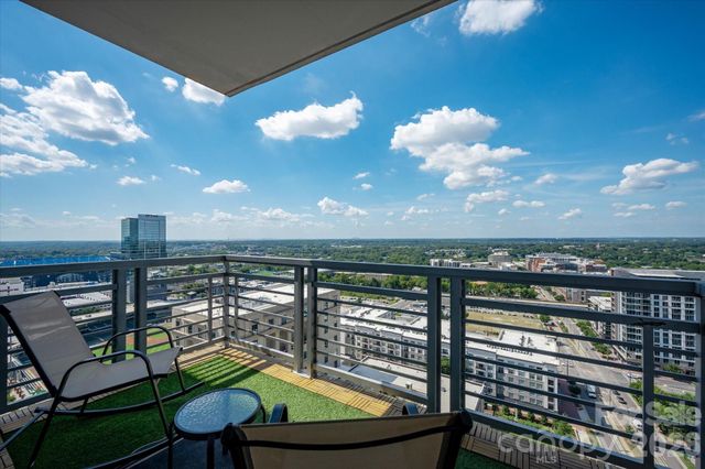 333 W Trade Street 2005, Charlotte, NC 28202