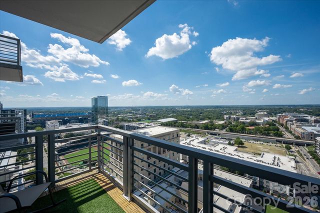333 W Trade Street 2005, Charlotte, NC 28202