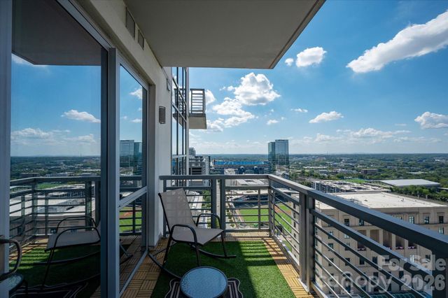 333 W Trade Street 2005, Charlotte, NC 28202