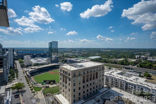 333 W Trade Street 2005, Charlotte, NC 28202
