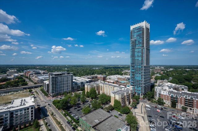 333 W Trade Street 2005, Charlotte, NC 28202