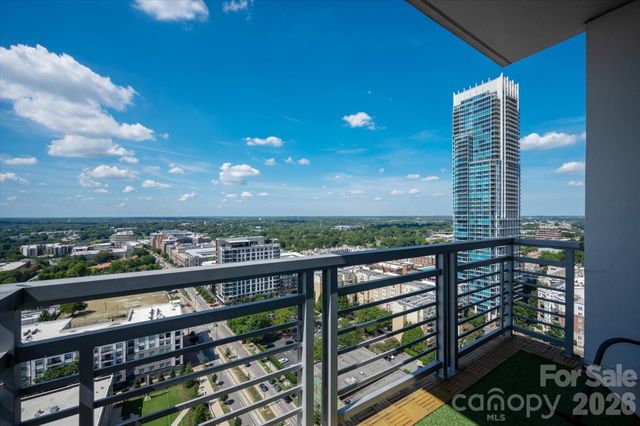 333 W Trade Street 2005, Charlotte, NC 28202