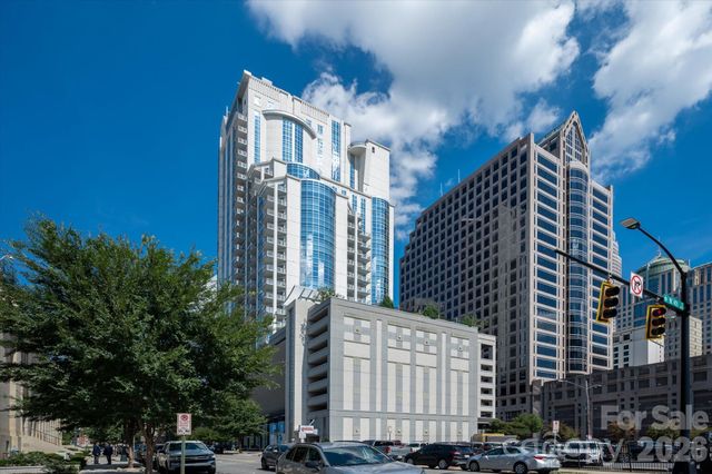 333 W Trade Street 2005, Charlotte, NC 28202