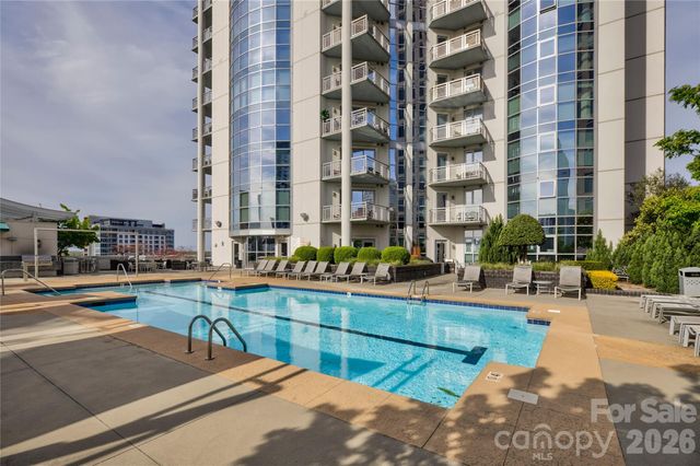 333 W Trade Street 2005, Charlotte, NC 28202