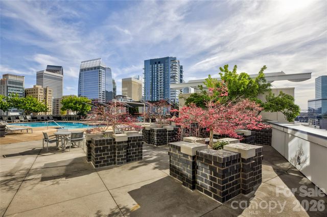333 W Trade Street 2005, Charlotte, NC 28202