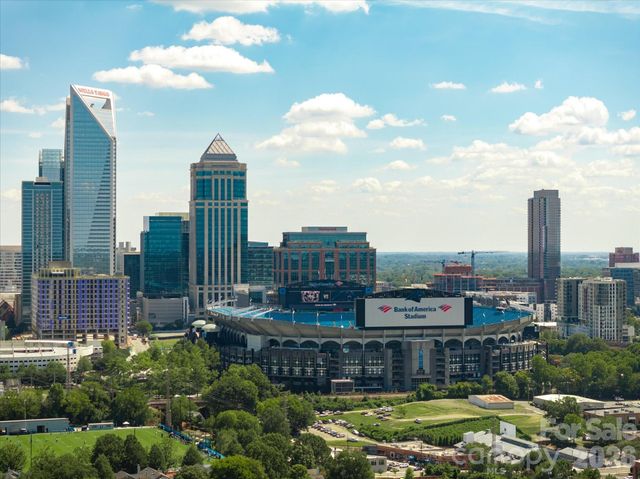 333 W Trade Street 2005, Charlotte, NC 28202