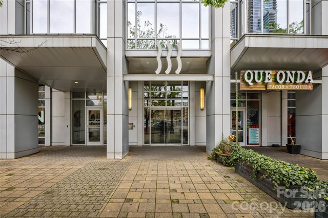 333 W Trade Street 2005, Charlotte, NC 28202