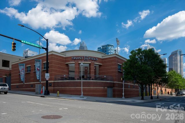 333 W Trade Street 2005, Charlotte, NC 28202