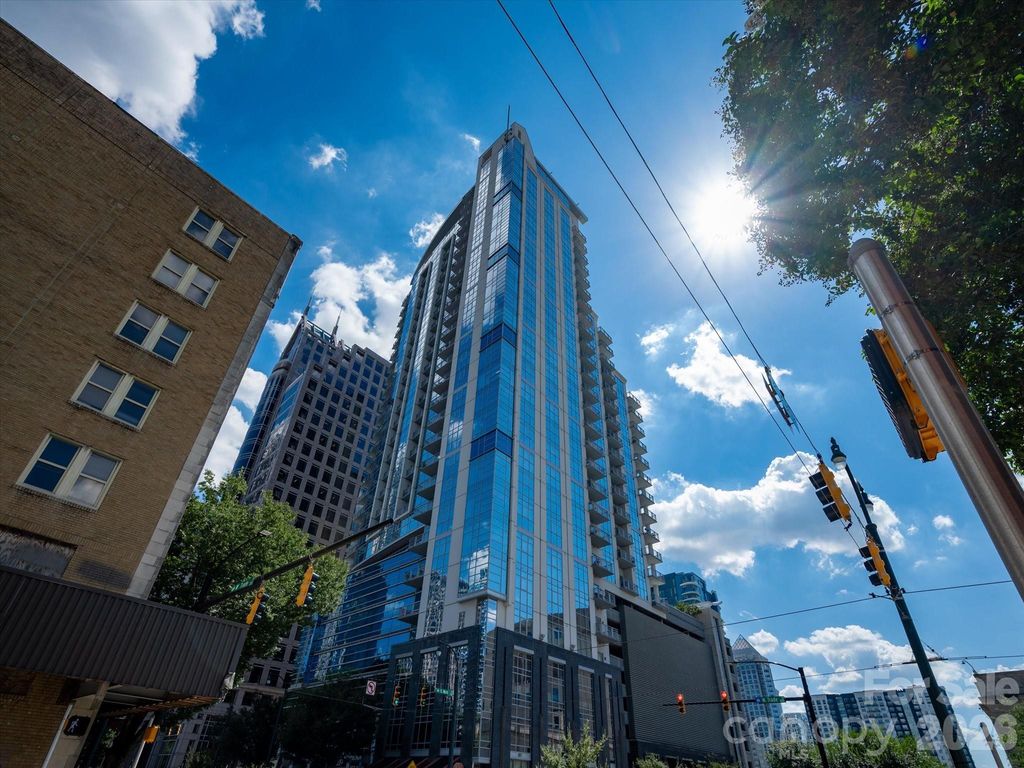 333 W Trade Street 2005, Charlotte, NC 28202