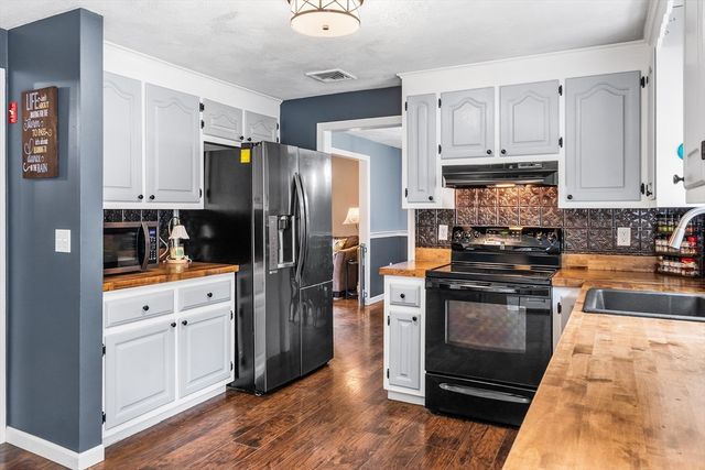 24 Lantern Ln, Milford, MA 01757