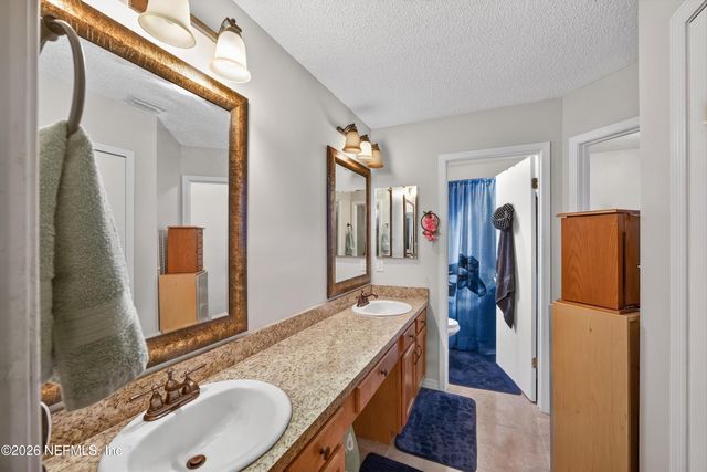 8849 VICTORIA LANDING Drive W, Jacksonville, FL 32208