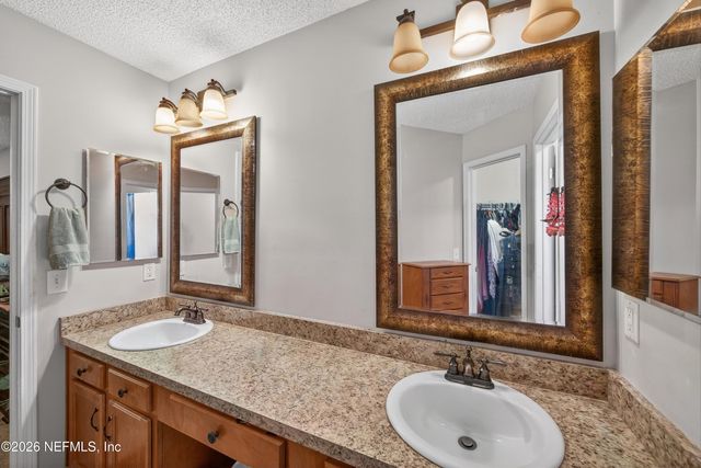 8849 VICTORIA LANDING Drive W, Jacksonville, FL 32208