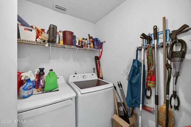 8849 VICTORIA LANDING Drive W, Jacksonville, FL 32208