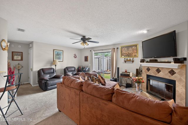 8849 VICTORIA LANDING Drive W, Jacksonville, FL 32208
