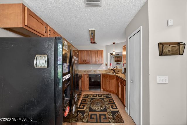8849 VICTORIA LANDING Drive W, Jacksonville, FL 32208