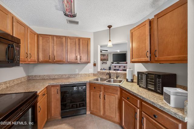 8849 VICTORIA LANDING Drive W, Jacksonville, FL 32208