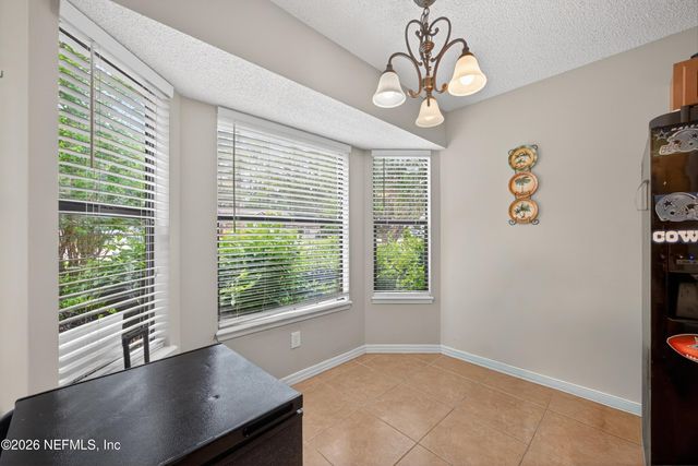 8849 VICTORIA LANDING Drive W, Jacksonville, FL 32208