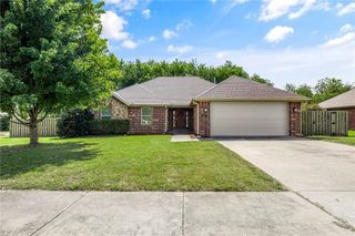 6007 W Irish Bend Drive, Fayetteville, AR 72704