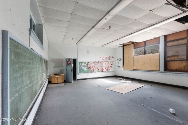 1221 E 16TH Street, Jacksonville, FL 32206