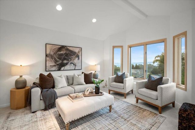 3961 Jefferson Avenue, Redwood City, CA 94062