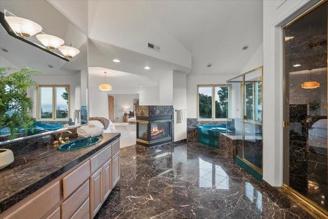 3961 Jefferson Avenue, Redwood City, CA 94062