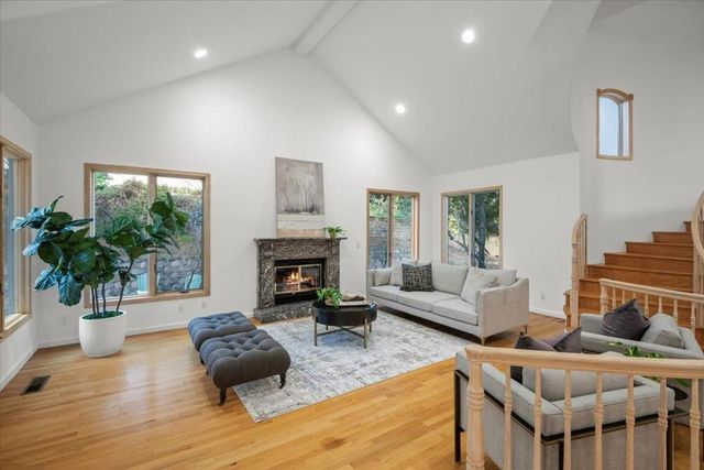 3961 Jefferson Avenue, Redwood City, CA 94062