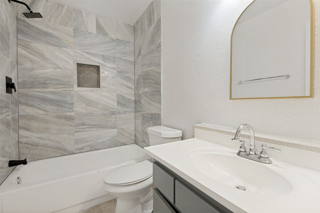2640 Santiago Circle, Grand Prairie, TX 75052