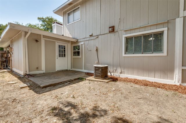 2640 Santiago Circle, Grand Prairie, TX 75052