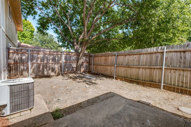 2640 Santiago Circle, Grand Prairie, TX 75052