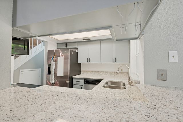 2640 Santiago Circle, Grand Prairie, TX 75052