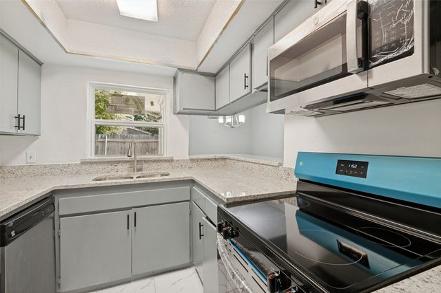 2640 Santiago Circle, Grand Prairie, TX 75052