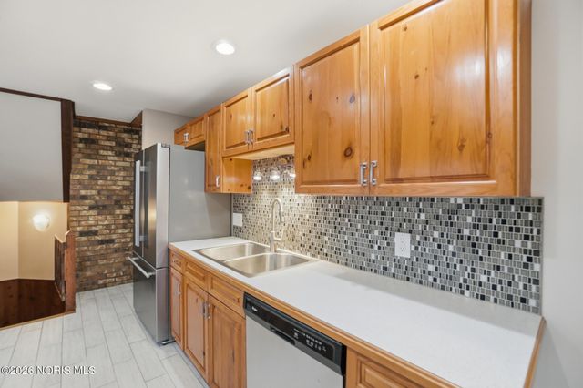 1450 Fostoria Avenue, Findlay, OH 45840