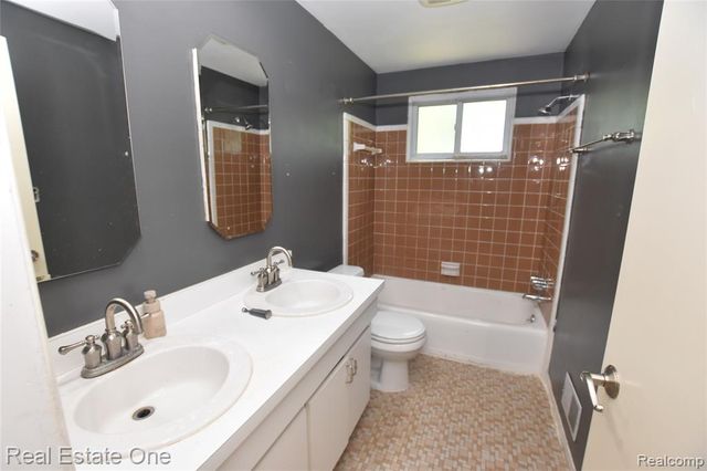 2571 Red Arrow Drive, Commerce Twp, MI 48382