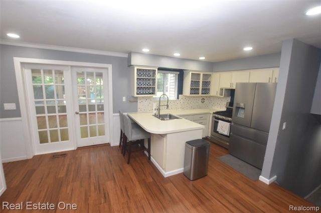 2571 Red Arrow Drive, Commerce Twp, MI 48382