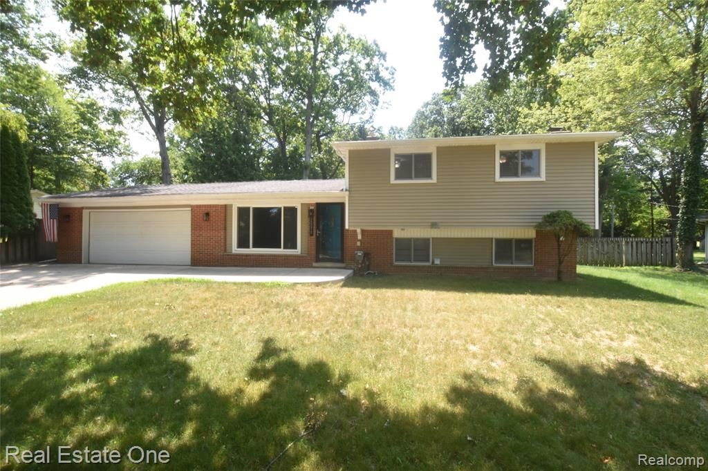 2571 Red Arrow Drive, Commerce Twp, MI 48382