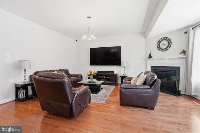 2405 CINDY LN, Warrington, PA 18976