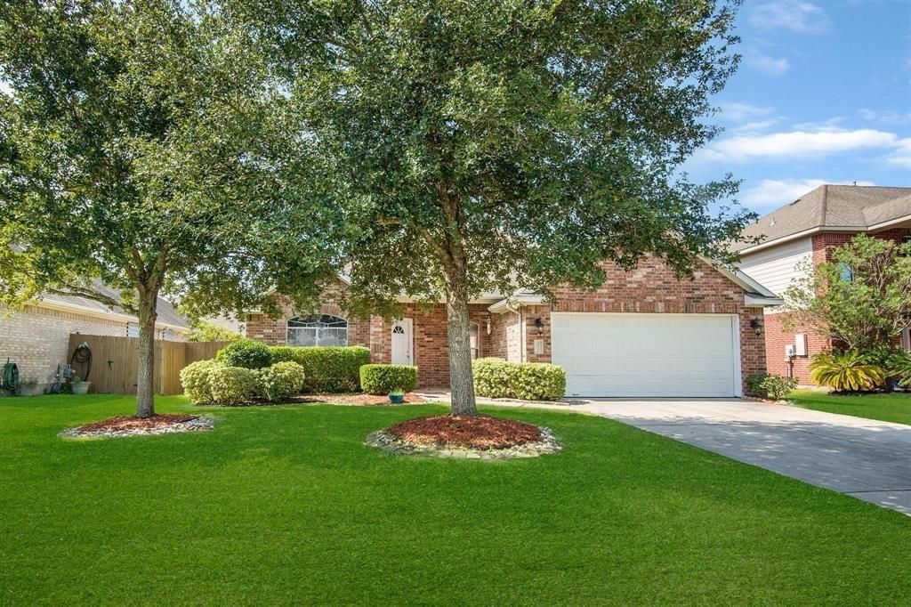405 Magnolia Estates Drive, League City, TX 77573