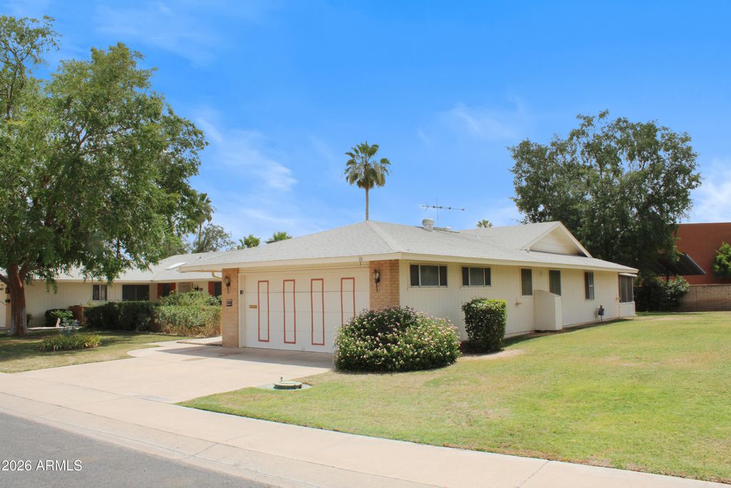 10207 W KINGSWOOD Circle, Sun City, AZ 85351 — photo 2