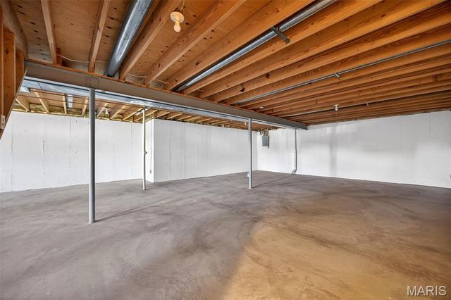 303 Harper Court, St Peters, MO 63376