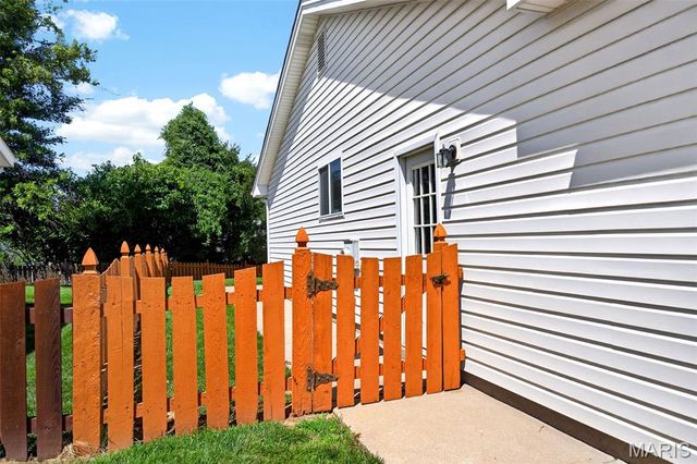 303 Harper Court, St Peters, MO 63376