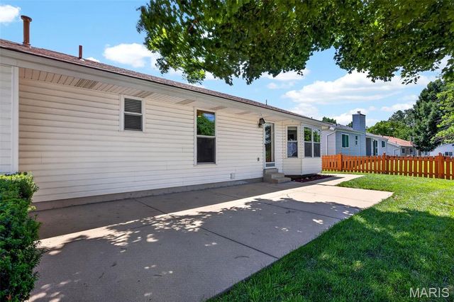 303 Harper Court, St Peters, MO 63376
