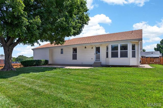 303 Harper Court, St Peters, MO 63376