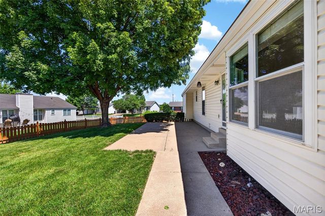 303 Harper Court, St Peters, MO 63376