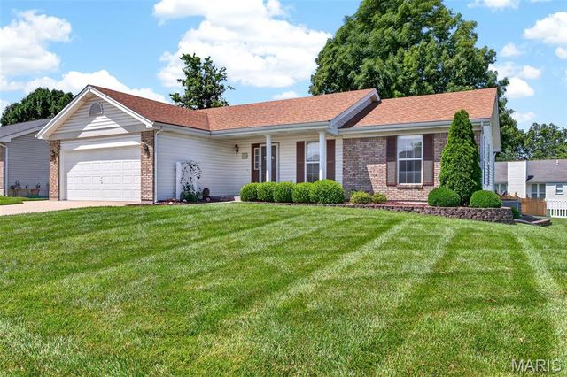 303 Harper Court, St Peters, MO 63376