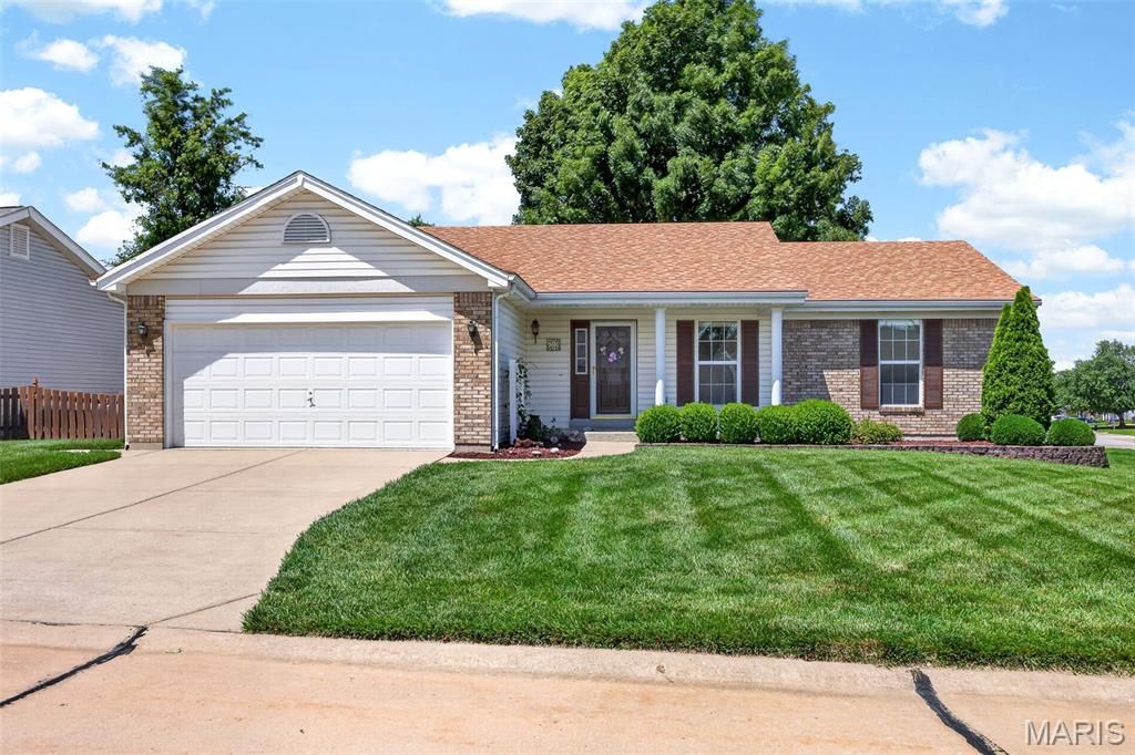 303 Harper Court, St Peters, MO 63376
