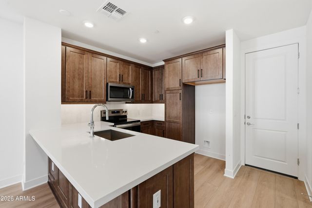 2121 W Sonoran Desert Drive 83, Phoenix, AZ 85085